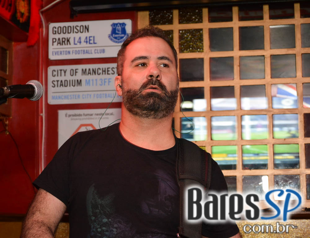 Banda Burnz e DJ Cadu agitaram a noite com pop rock no Republic Pub Banda Burnz e DJ Cadu agitaram a noite com pop rock no Republic Pub