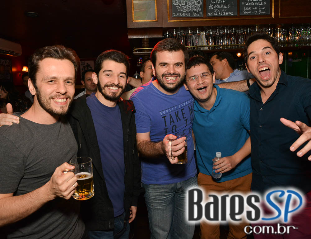 Banda Burnz e DJ Cadu agitaram a noite com pop rock no Republic Pub Banda Burnz e DJ Cadu agitaram a noite com pop rock no Republic Pub