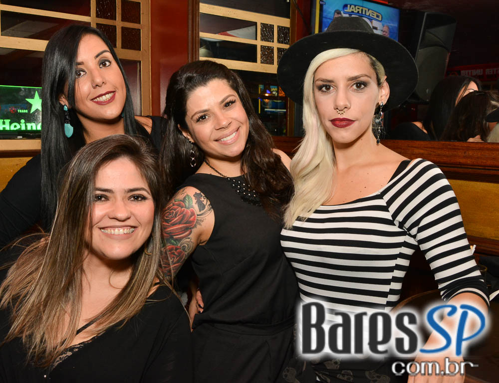 Banda Burnz e DJ Cadu agitaram a noite com pop rock no Republic Pub Banda Burnz e DJ Cadu agitaram a noite com pop rock no Republic Pub