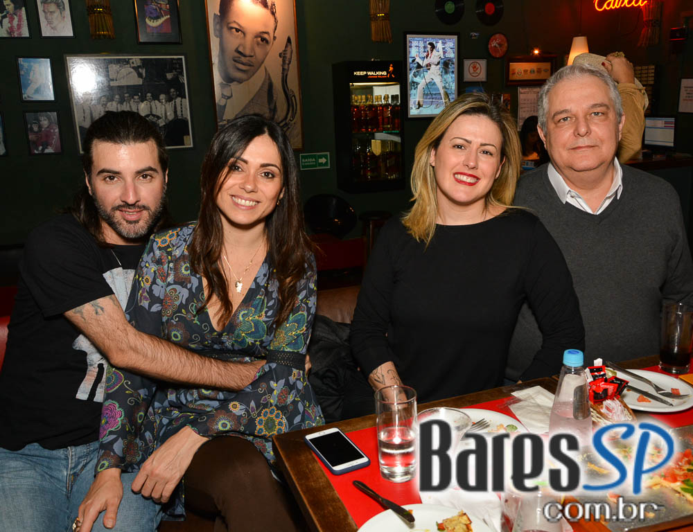 Rodrigo Haddad e Pure Country Band se apresentaram no Ton Ton Jazz & Music Bar Rodrigo Haddad e Pure Country Band se apresentaram no Ton Ton Jazz & Music Bar