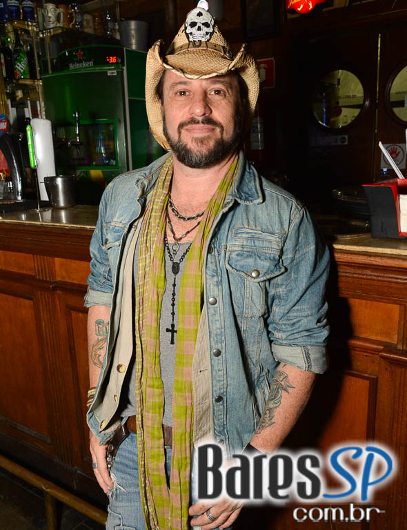 Rodrigo Haddad e Pure Country Band se apresentaram no Ton Ton Jazz & Music Bar Rodrigo Haddad e Pure Country Band se apresentaram no Ton Ton Jazz & Music Bar