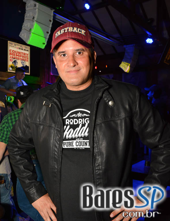 Rodrigo Haddad e Pure Country Band se apresentaram no Ton Ton Jazz & Music Bar Rodrigo Haddad e Pure Country Band se apresentaram no Ton Ton Jazz & Music Bar