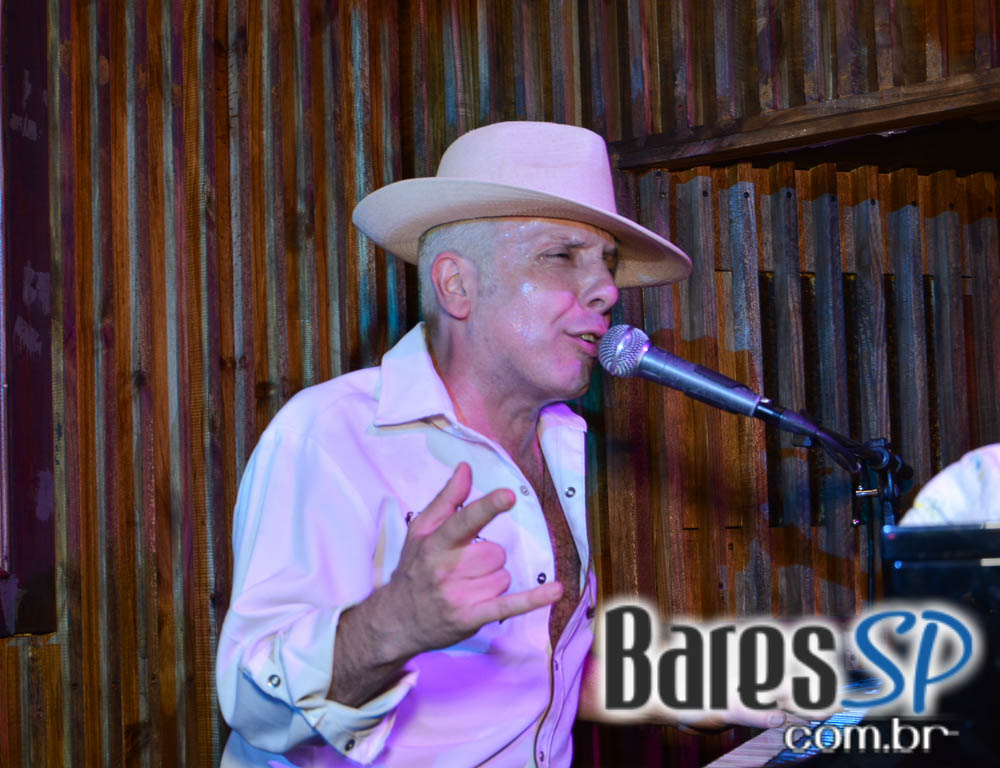 Rodrigo Haddad e Pure Country Band se apresentaram no Ton Ton Jazz & Music Bar Rodrigo Haddad e Pure Country Band se apresentaram no Ton Ton Jazz & Music Bar