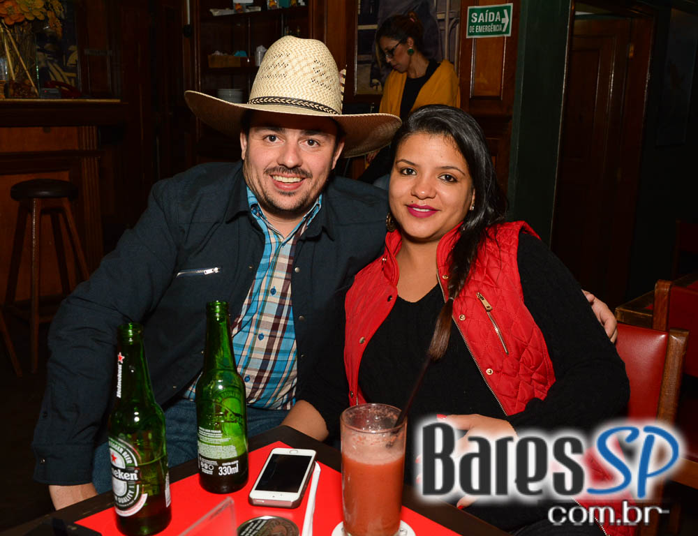 Rodrigo Haddad e Pure Country Band se apresentaram no Ton Ton Jazz & Music Bar Rodrigo Haddad e Pure Country Band se apresentaram no Ton Ton Jazz & Music Bar