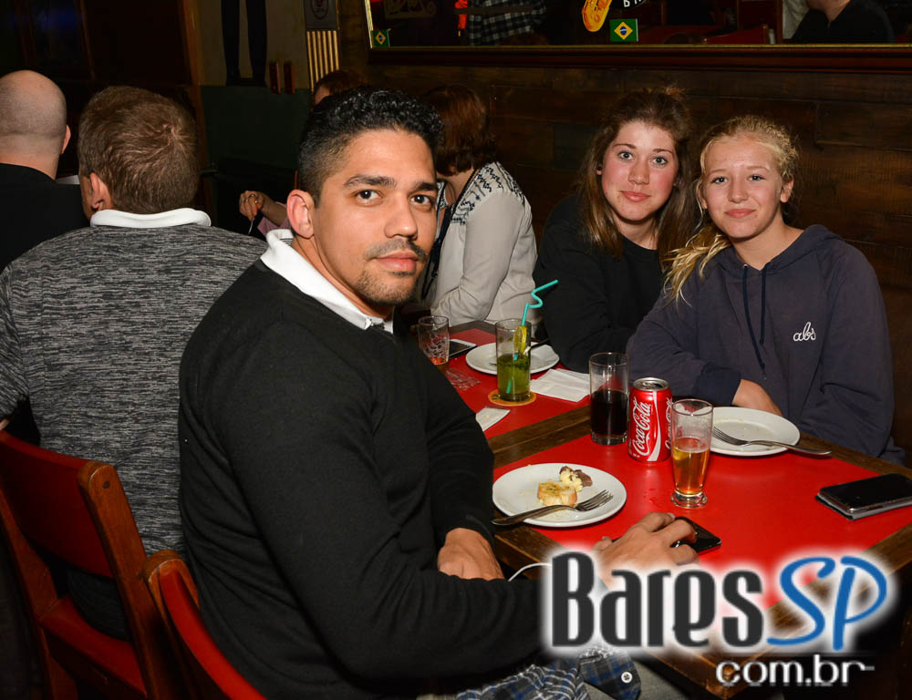 Rodrigo Haddad e Pure Country Band se apresentaram no Ton Ton Jazz & Music Bar Rodrigo Haddad e Pure Country Band se apresentaram no Ton Ton Jazz & Music Bar