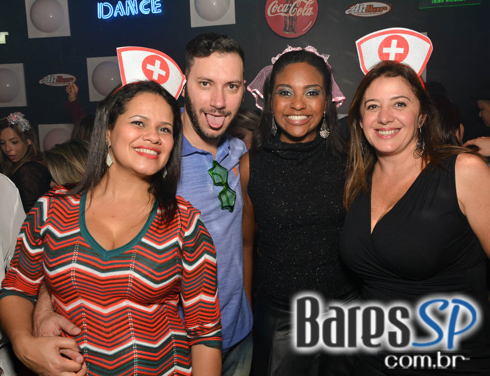 Noite do Whisky com DJs Sandrinho, Double C, Zhenna e Daniel Tutunic no Akbar Lounge e Disco Noite do Whisky com DJs Sandrinho, Double C, Zhenna e Daniel Tutunic no Akbar Lounge e Disco