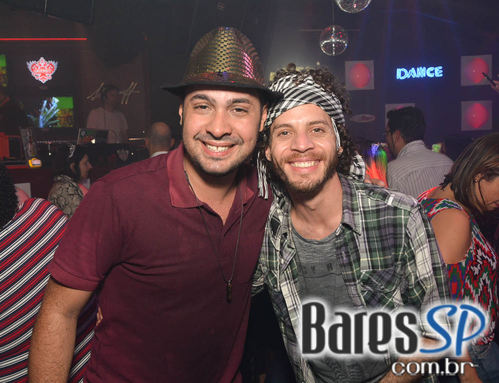 Noite do Whisky com DJs Sandrinho, Double C, Zhenna e Daniel Tutunic no Akbar Lounge e Disco Noite do Whisky com DJs Sandrinho, Double C, Zhenna e Daniel Tutunic no Akbar Lounge e Disco