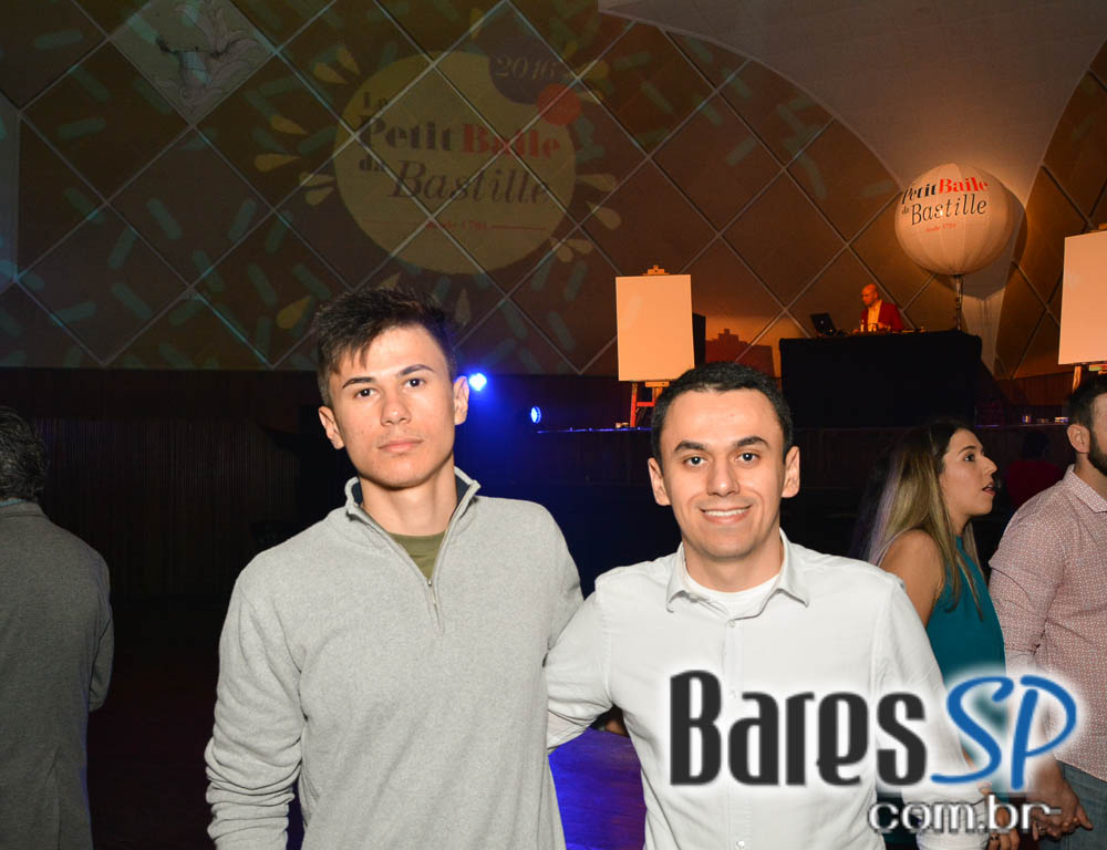 Le Petit Baile da Bastille aconteceu no Cine Joia com atrações especiais Le Petit Baile da Bastille aconteceu no Cine Joia com atrações especiais