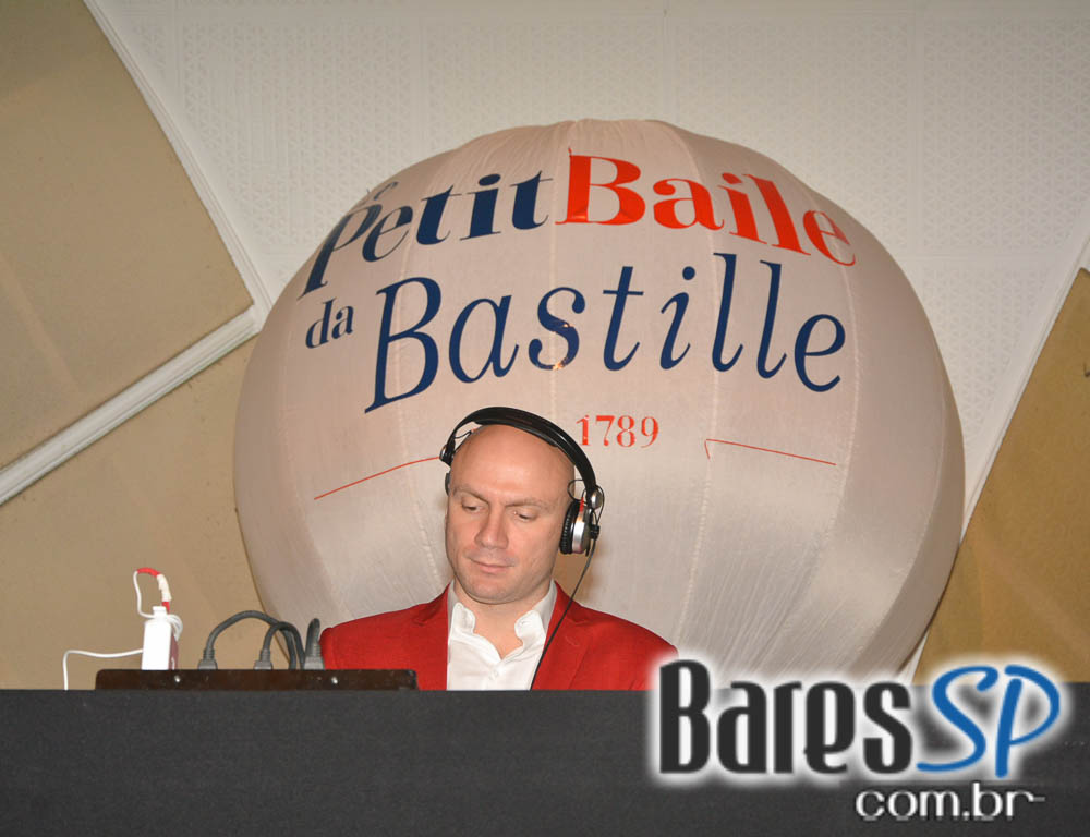 Le Petit Baile da Bastille aconteceu no Cine Joia com atrações especiais Le Petit Baile da Bastille aconteceu no Cine Joia com atrações especiais