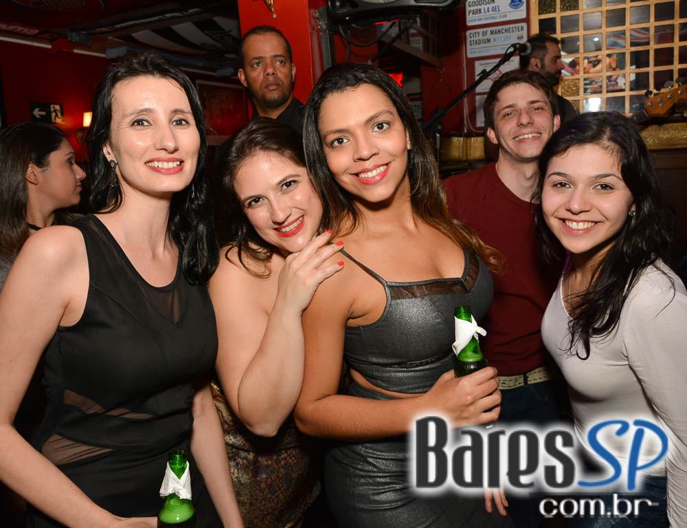 Banda Burnz e Sal Vincent agitaram a noite com pop rock no Republic Pub Banda Burnz e Sal Vincent agitaram a noite com pop rock no Republic Pub