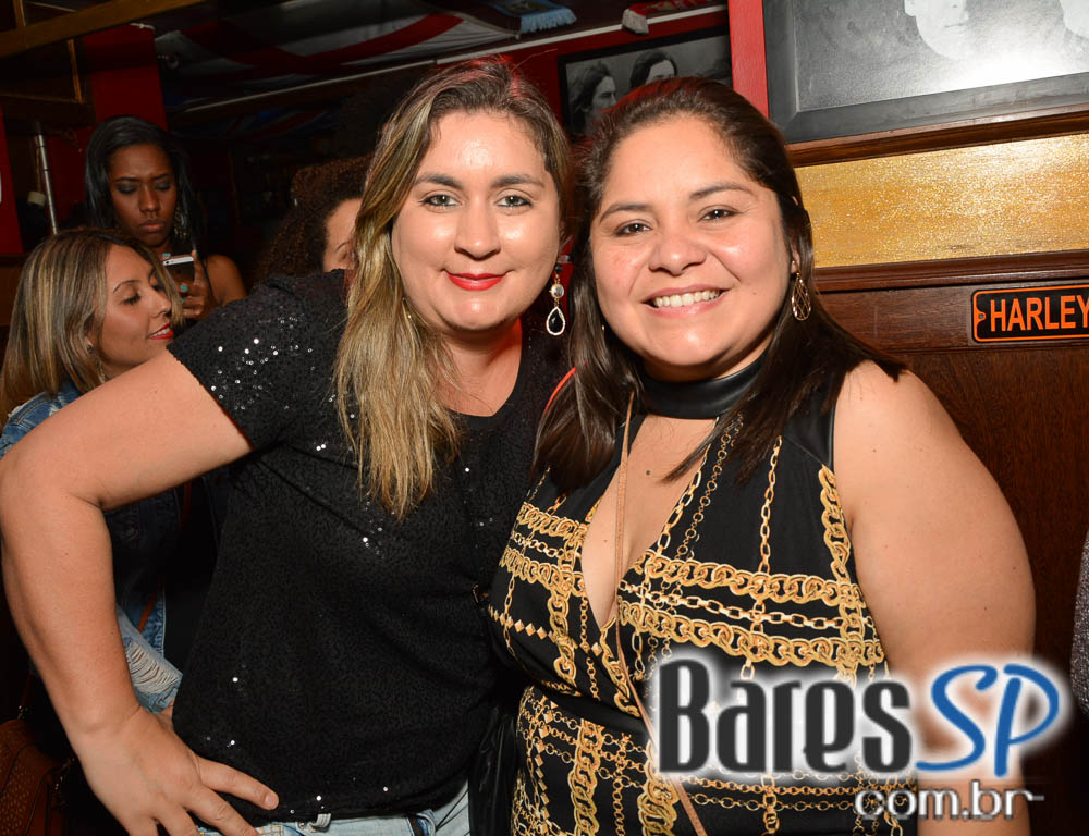 Banda Burnz e Sal Vincent agitaram a noite com pop rock no Republic Pub Banda Burnz e Sal Vincent agitaram a noite com pop rock no Republic Pub