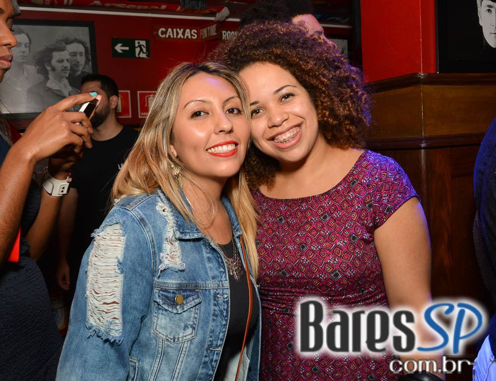 Banda Burnz e Sal Vincent agitaram a noite com pop rock no Republic Pub Banda Burnz e Sal Vincent agitaram a noite com pop rock no Republic Pub