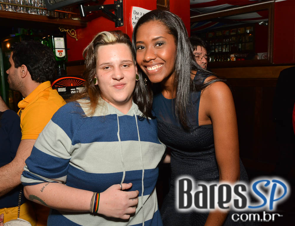 Banda Burnz e Sal Vincent agitaram a noite com pop rock no Republic Pub Banda Burnz e Sal Vincent agitaram a noite com pop rock no Republic Pub