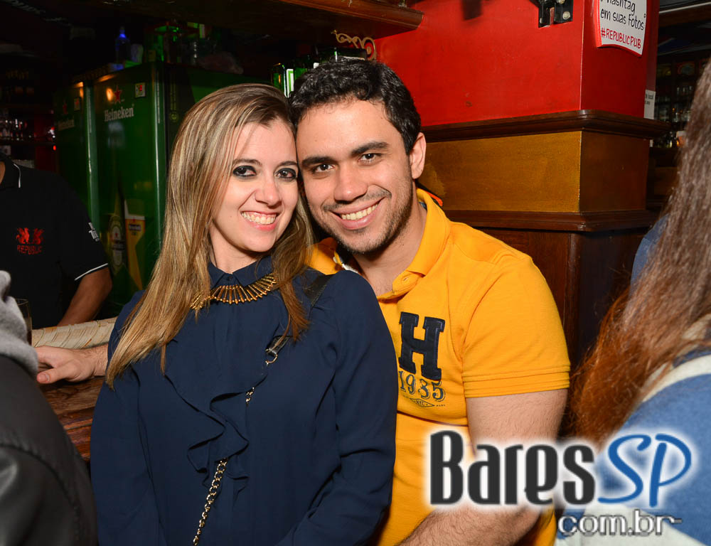 Banda Burnz e Sal Vincent agitaram a noite com pop rock no Republic Pub Banda Burnz e Sal Vincent agitaram a noite com pop rock no Republic Pub