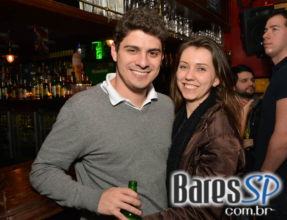 Banda Burnz e Sal Vincent agitaram a noite com pop rock no Republic Pub Banda Burnz e Sal Vincent agitaram a noite com pop rock no Republic Pub