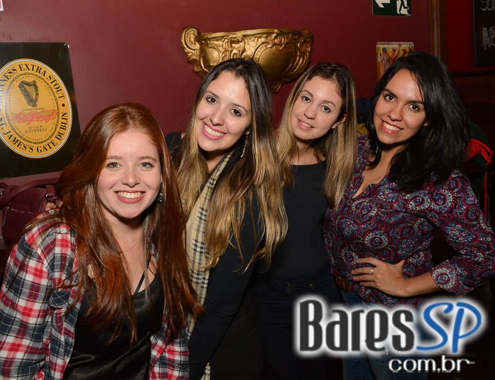 Banda Burnz e Sal Vincent agitaram a noite com pop rock no Republic Pub Banda Burnz e Sal Vincent agitaram a noite com pop rock no Republic Pub