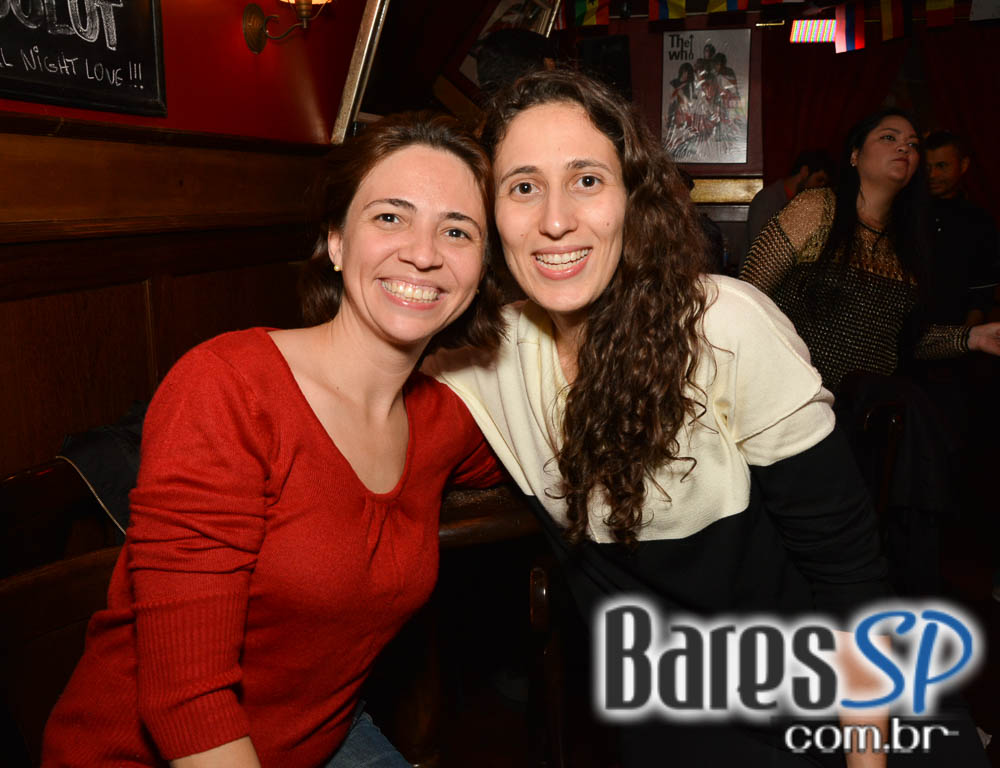 Banda Burnz e Sal Vincent agitaram a noite com pop rock no Republic Pub Banda Burnz e Sal Vincent agitaram a noite com pop rock no Republic Pub