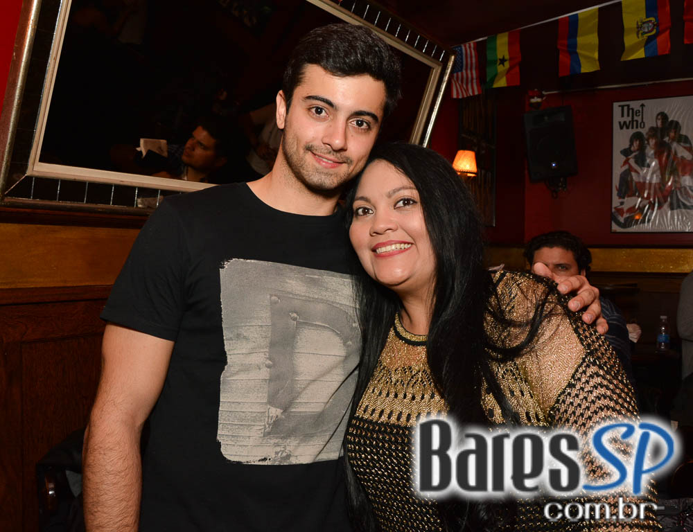 Banda Burnz e Sal Vincent agitaram a noite com pop rock no Republic Pub Banda Burnz e Sal Vincent agitaram a noite com pop rock no Republic Pub