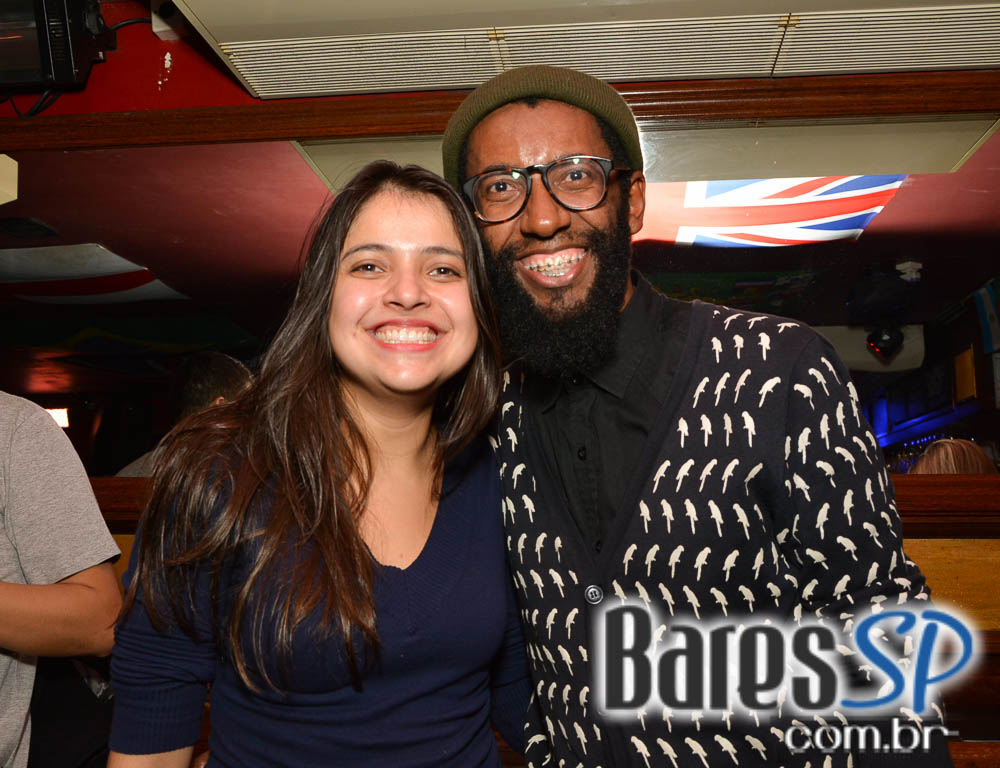 Banda Burnz e Sal Vincent agitaram a noite com pop rock no Republic Pub Banda Burnz e Sal Vincent agitaram a noite com pop rock no Republic Pub