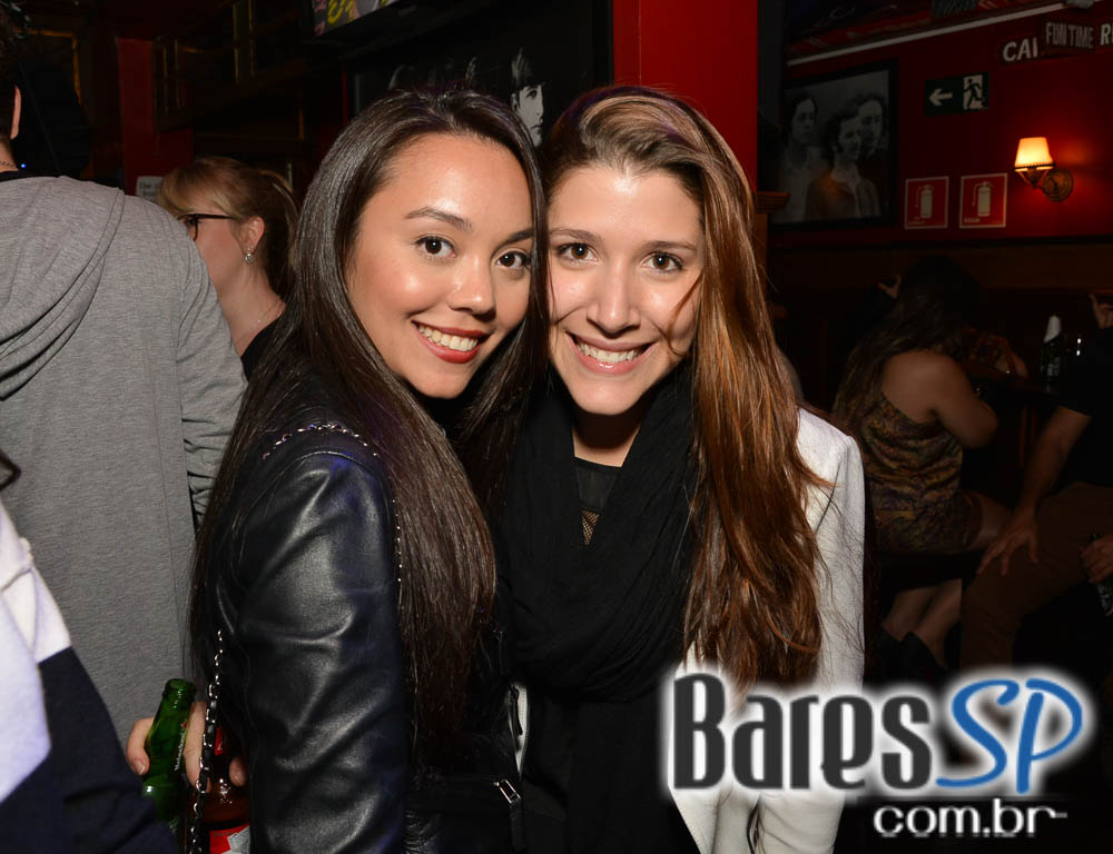 Banda Burnz e Sal Vincent agitaram a noite com pop rock no Republic Pub Banda Burnz e Sal Vincent agitaram a noite com pop rock no Republic Pub