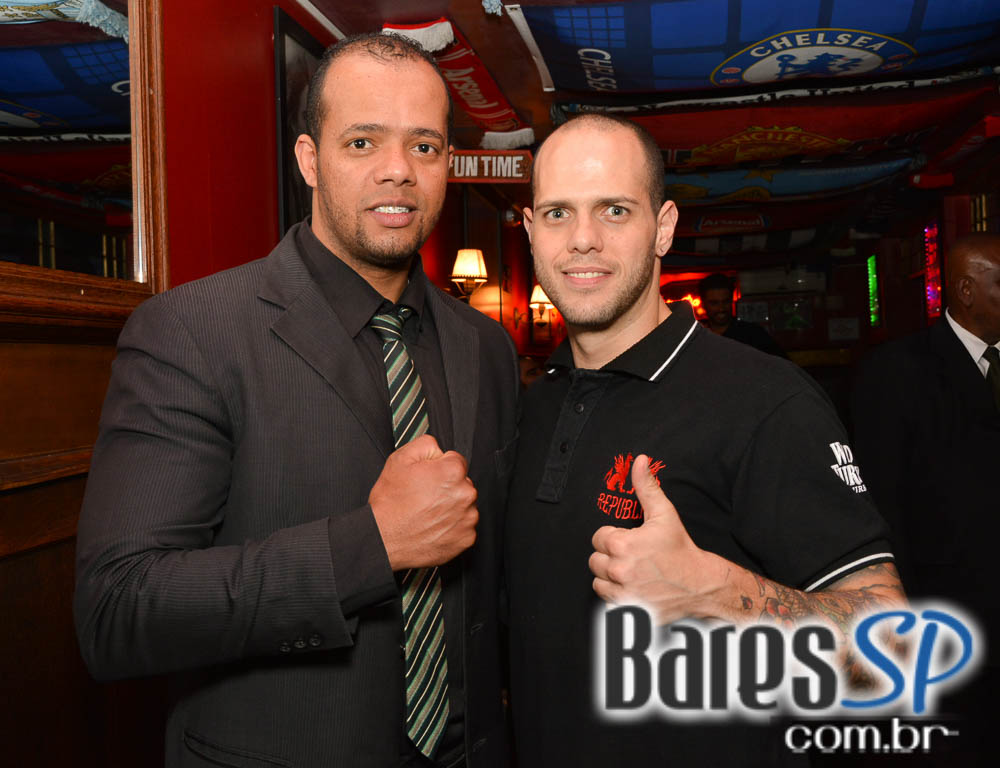 Banda Burnz e Sal Vincent agitaram a noite com pop rock no Republic Pub Banda Burnz e Sal Vincent agitaram a noite com pop rock no Republic Pub