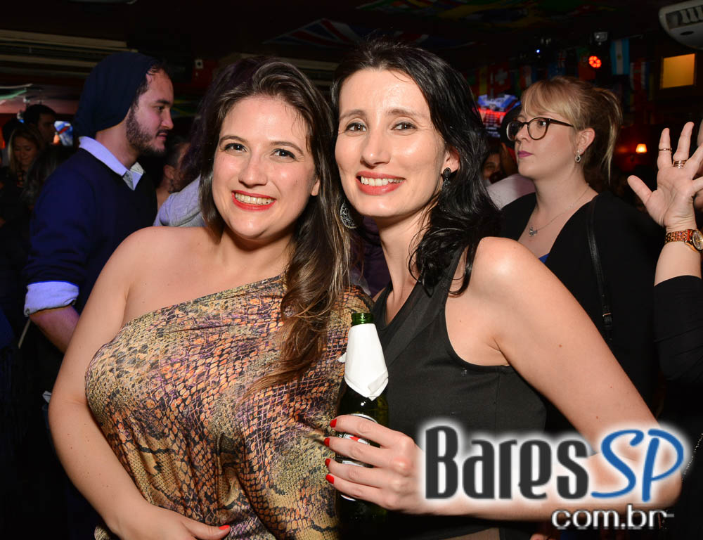 Banda Burnz e Sal Vincent agitaram a noite com pop rock no Republic Pub Banda Burnz e Sal Vincent agitaram a noite com pop rock no Republic Pub