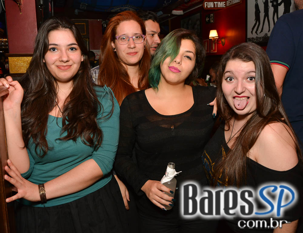 Banda Burnz e Sal Vincent agitaram a noite com pop rock no Republic Pub Banda Burnz e Sal Vincent agitaram a noite com pop rock no Republic Pub