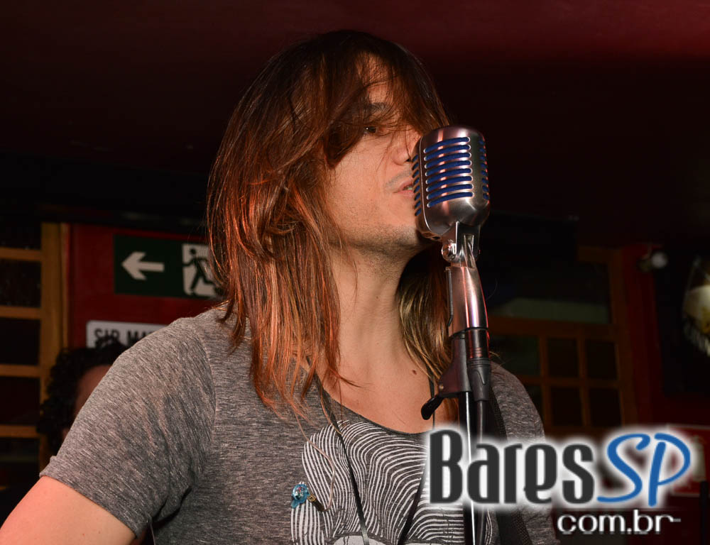 Banda Burnz e Sal Vincent agitaram a noite com pop rock no Republic Pub Banda Burnz e Sal Vincent agitaram a noite com pop rock no Republic Pub