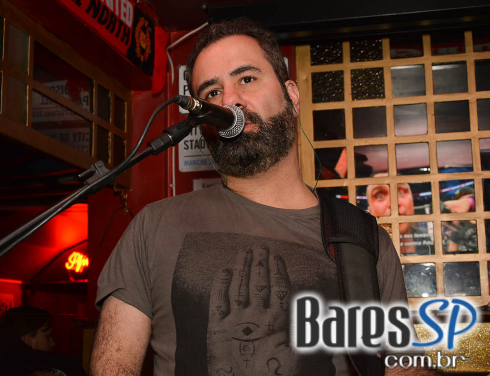 Banda Burnz e Sal Vincent agitaram a noite com pop rock no Republic Pub Banda Burnz e Sal Vincent agitaram a noite com pop rock no Republic Pub