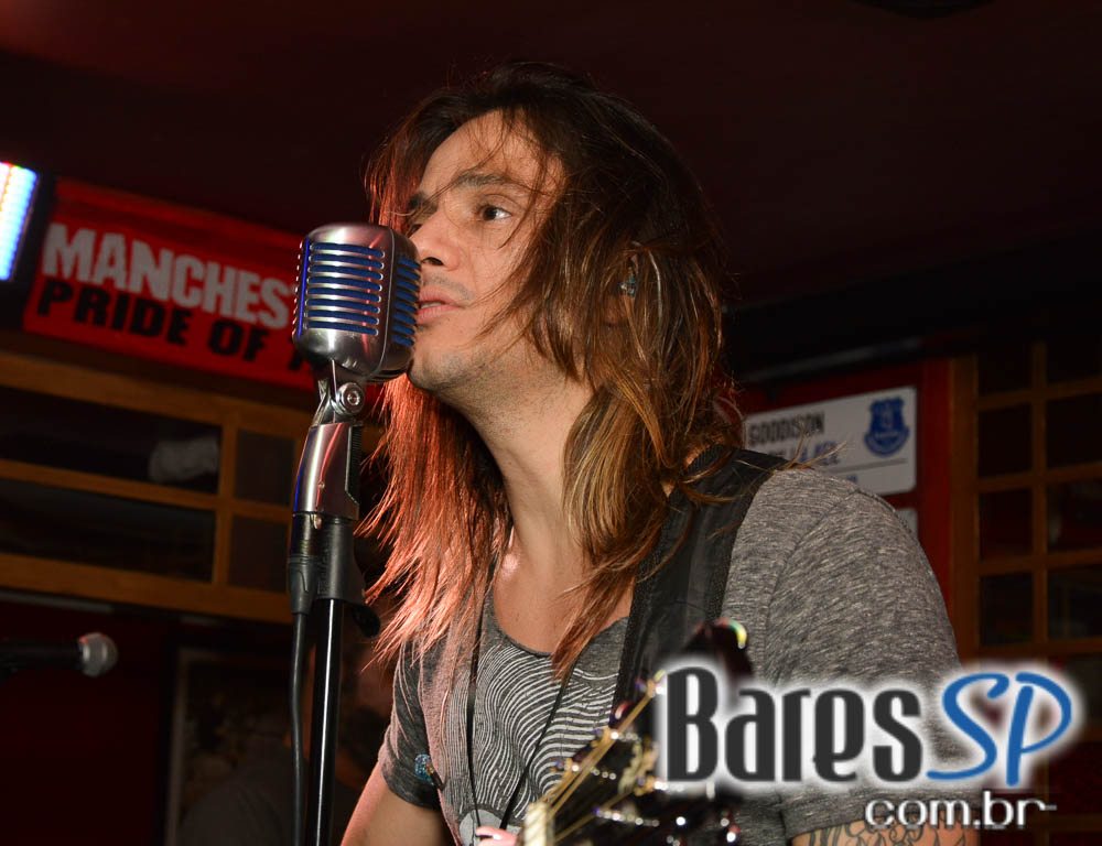 Banda Burnz e Sal Vincent agitaram a noite com pop rock no Republic Pub Banda Burnz e Sal Vincent agitaram a noite com pop rock no Republic Pub
