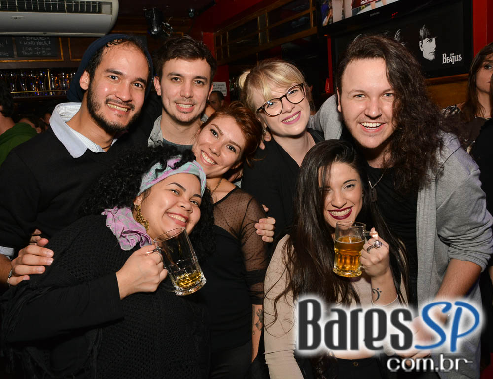 Banda Burnz e Sal Vincent agitaram a noite com pop rock no Republic Pub Banda Burnz e Sal Vincent agitaram a noite com pop rock no Republic Pub