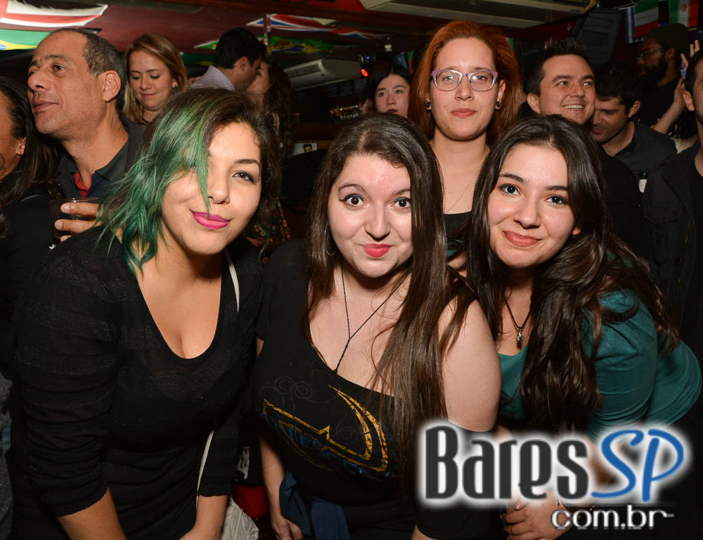 Banda Burnz e Sal Vincent agitaram a noite com pop rock no Republic Pub Banda Burnz e Sal Vincent agitaram a noite com pop rock no Republic Pub