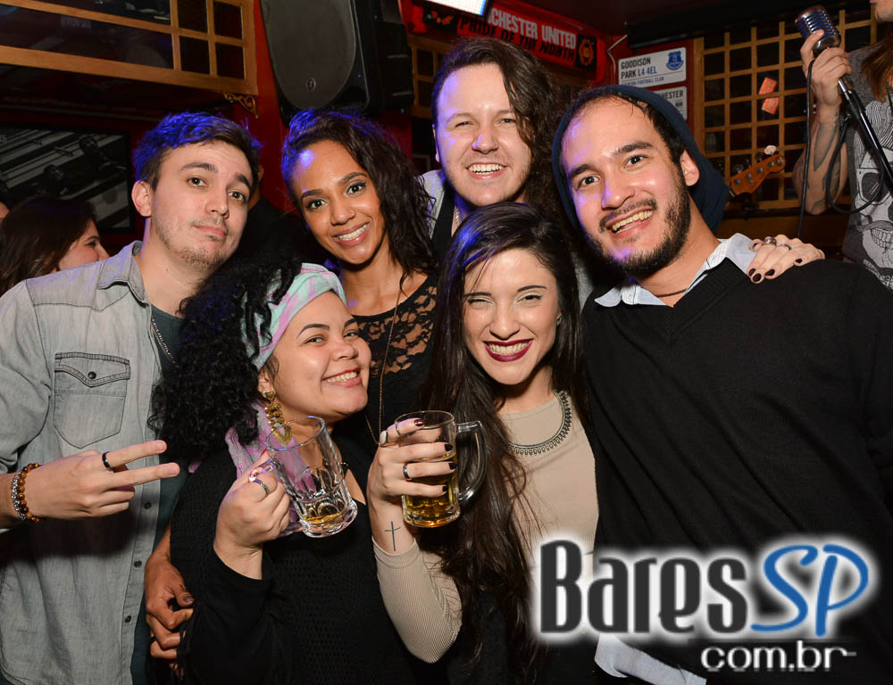 Banda Burnz e Sal Vincent agitaram a noite com pop rock no Republic Pub Banda Burnz e Sal Vincent agitaram a noite com pop rock no Republic Pub