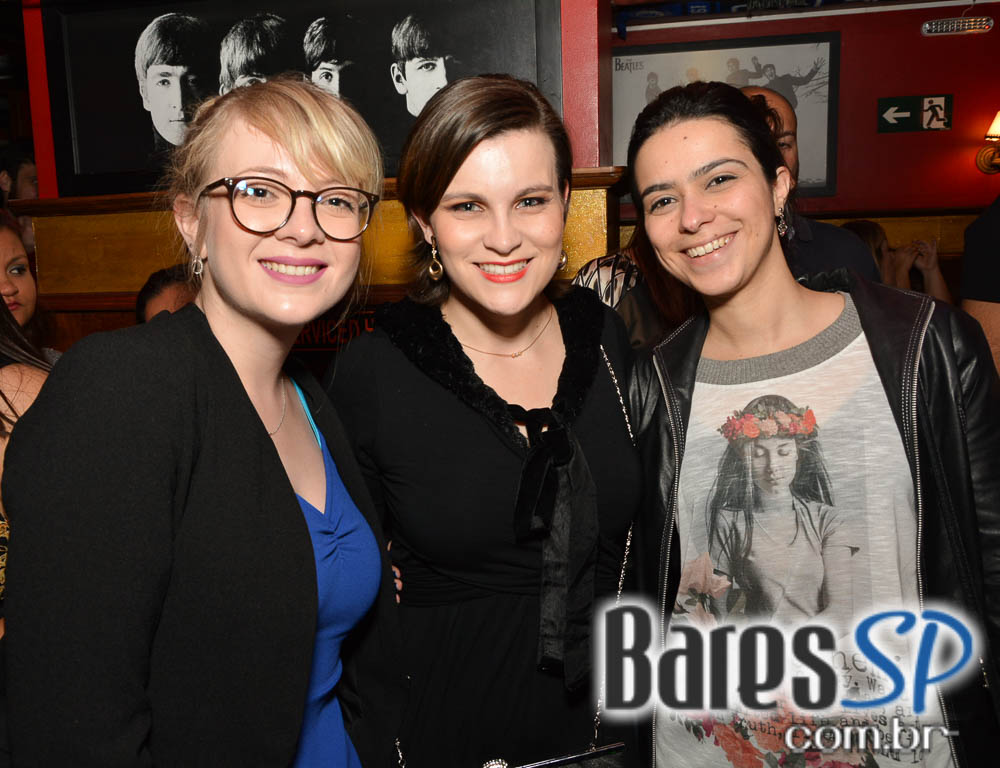 Banda Burnz e Sal Vincent agitaram a noite com pop rock no Republic Pub Banda Burnz e Sal Vincent agitaram a noite com pop rock no Republic Pub