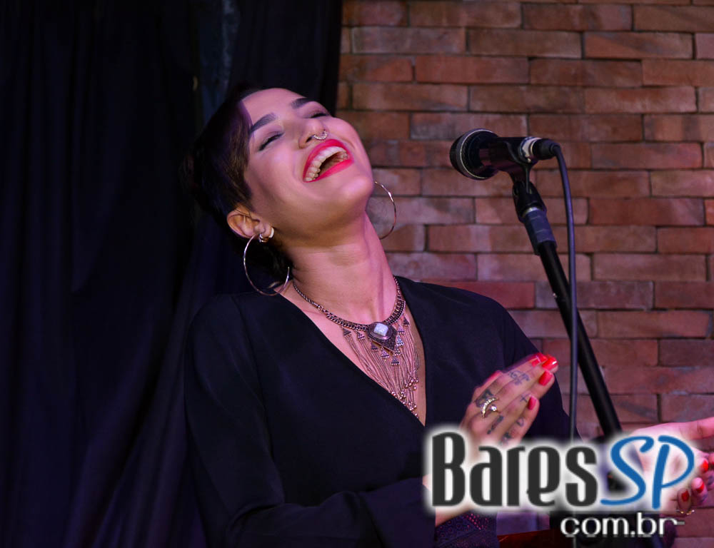 Gabbi Matos & Dre se apresentaram no palco do Ao Vivo Music Gabbi Matos & Dre se apresentaram no palco do Ao Vivo Music