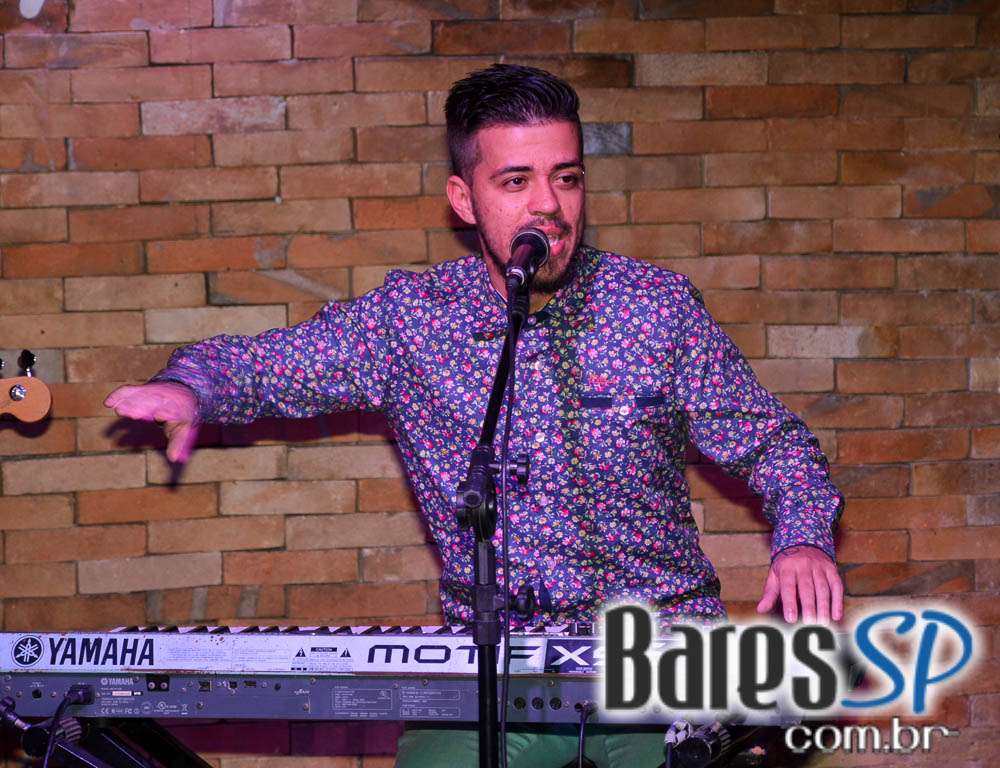 Gabbi Matos & Dre se apresentaram no palco do Ao Vivo Music Gabbi Matos & Dre se apresentaram no palco do Ao Vivo Music