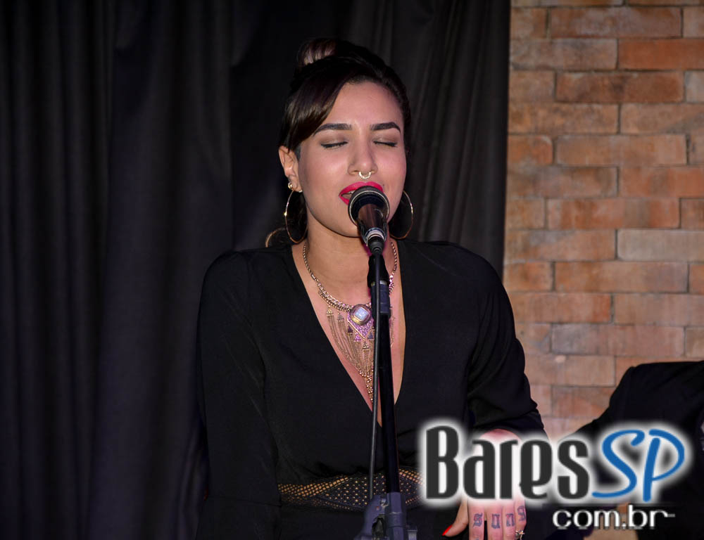 Gabbi Matos & Dre se apresentaram no palco do Ao Vivo Music Gabbi Matos & Dre se apresentaram no palco do Ao Vivo Music