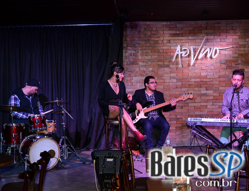 Gabbi Matos & Dre se apresentaram no palco do Ao Vivo Music Gabbi Matos & Dre se apresentaram no palco do Ao Vivo Music