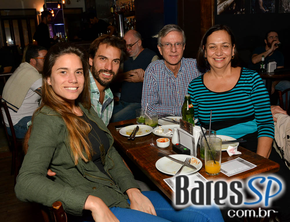 Gabbi Matos & Dre se apresentaram no palco do Ao Vivo Music Gabbi Matos & Dre se apresentaram no palco do Ao Vivo Music