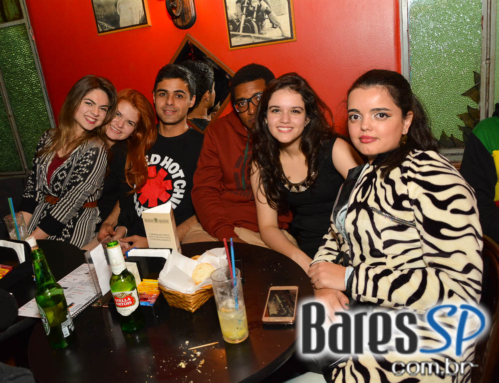 Banda Black Ferry comandou a noite com clássicos do rock no Willi Willie Bar e Arqueria Banda Black Ferry comandou a noite com clássicos do rock no Willi Willie Bar e Arqueria