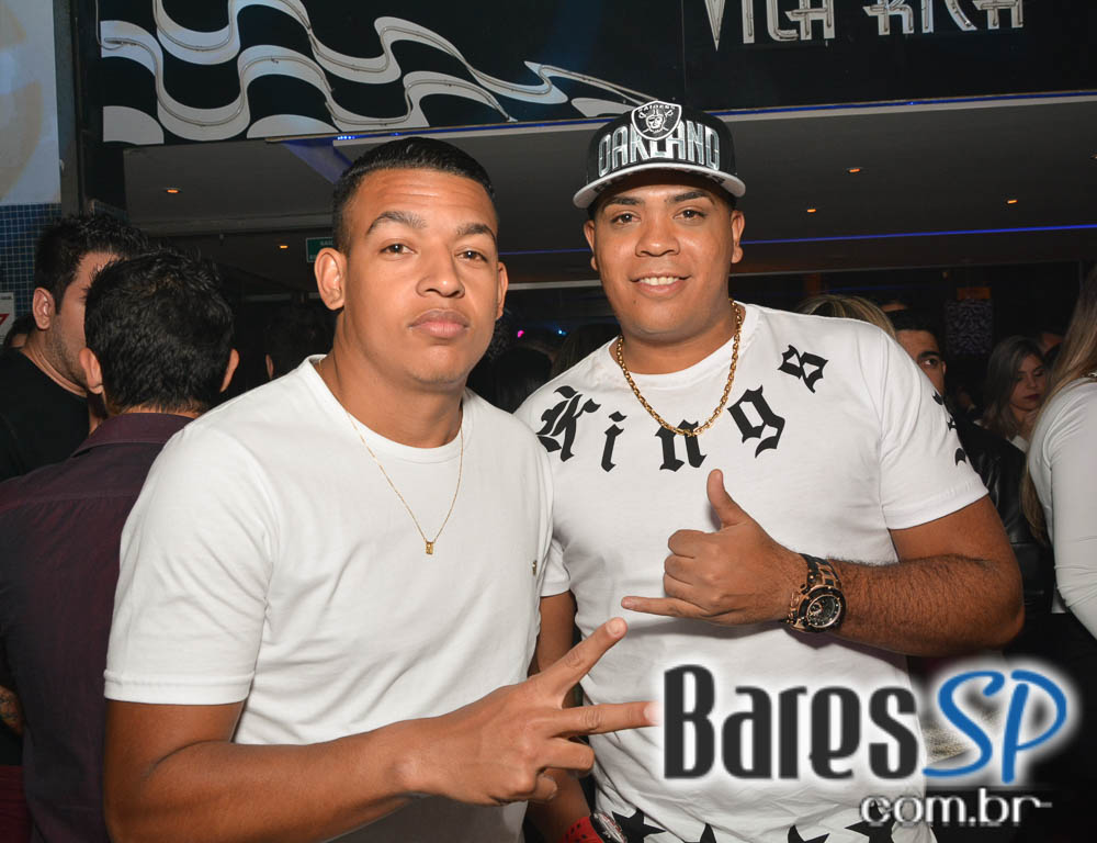 Sábado foi dia de feijoada com samba e pagode no Boteco Vila Rica Sábado foi dia de feijoada com samba e pagode no Boteco Vila Rica