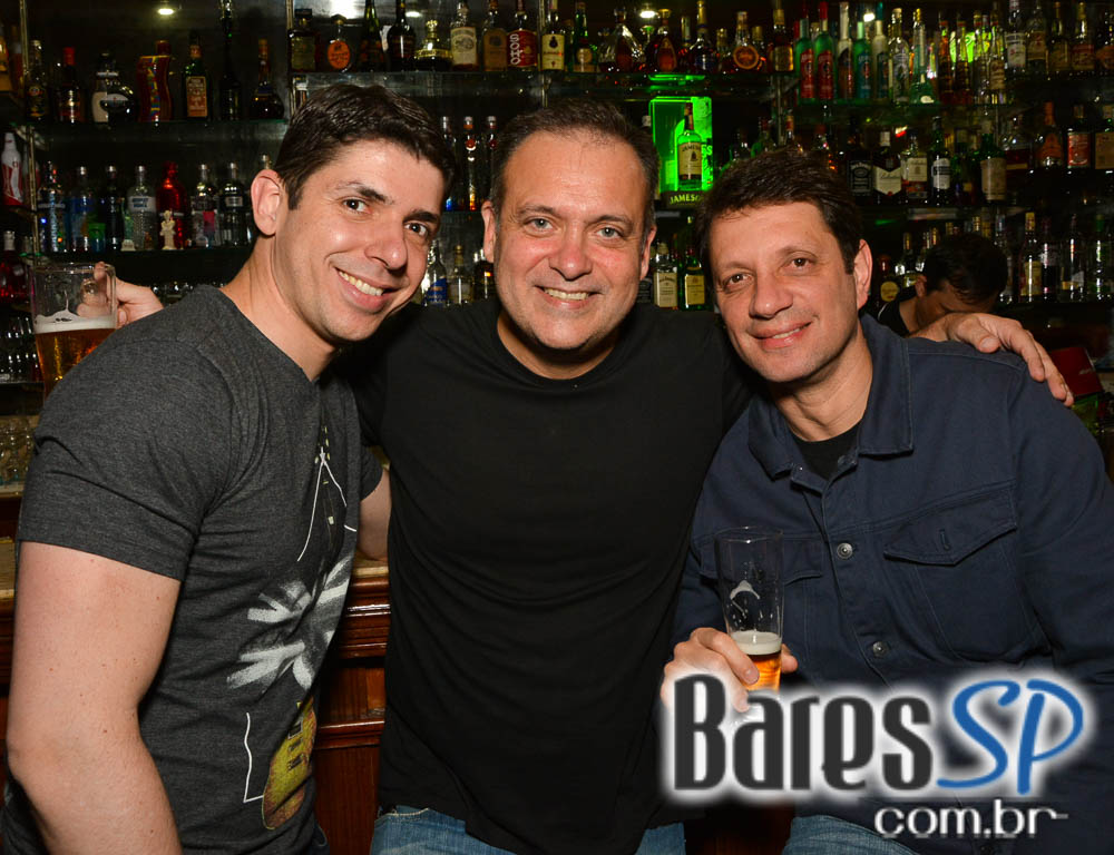 Ton Ton Jazz recebeu os agitos das bandas Sons Of Rock e Staff Only na segunda Ton Ton Jazz recebeu os agitos das bandas Sons Of Rock e Staff Only na segunda