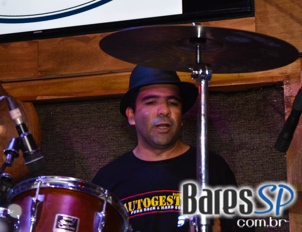 Ton Ton Jazz recebeu os agitos das bandas Sons Of Rock e Staff Only na segunda Ton Ton Jazz recebeu os agitos das bandas Sons Of Rock e Staff Only na segunda