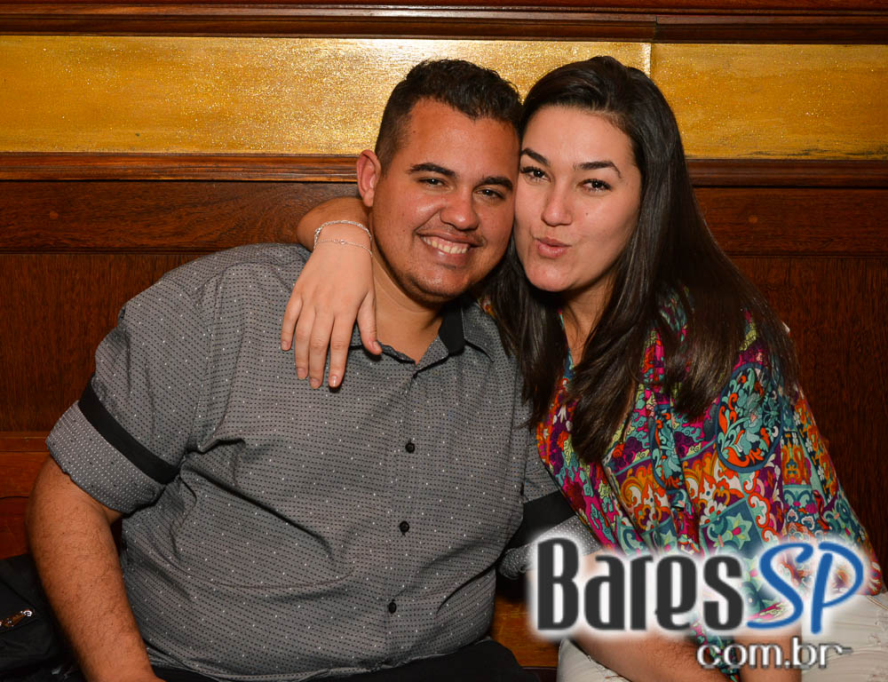 Banda Junkie Box e Sal Vincent animaram o sábado do Republic Pub Banda Junkie Box e Sal Vincent animaram o sábado do Republic Pub