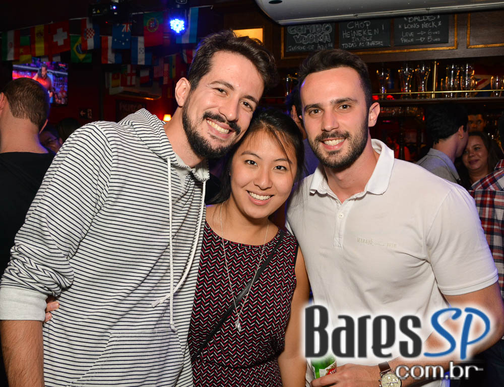 Banda Junkie Box e Sal Vincent animaram o sábado do Republic Pub Banda Junkie Box e Sal Vincent animaram o sábado do Republic Pub