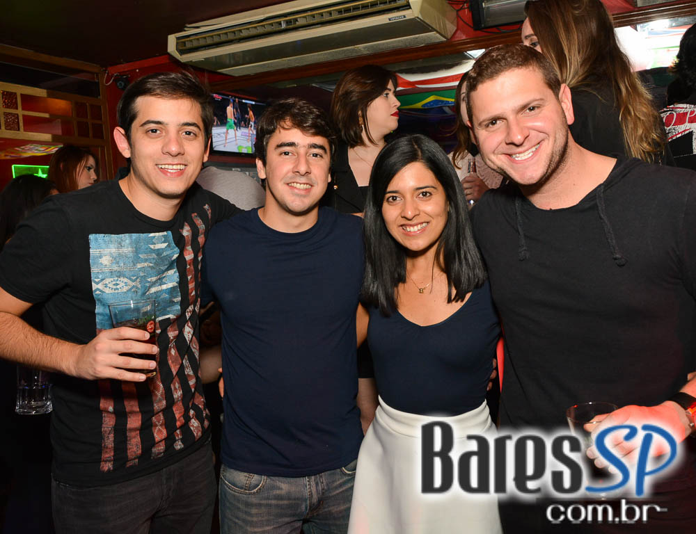 Banda Junkie Box e Sal Vincent animaram o sábado do Republic Pub Banda Junkie Box e Sal Vincent animaram o sábado do Republic Pub