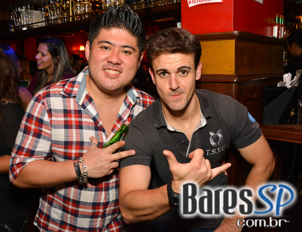 Banda Junkie Box e Sal Vincent animaram o sábado do Republic Pub Banda Junkie Box e Sal Vincent animaram o sábado do Republic Pub