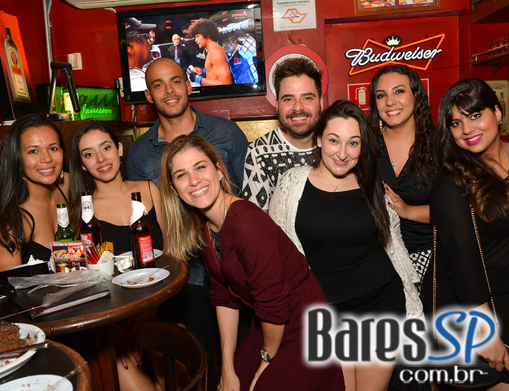 Banda Junkie Box e Sal Vincent animaram o sábado do Republic Pub Banda Junkie Box e Sal Vincent animaram o sábado do Republic Pub