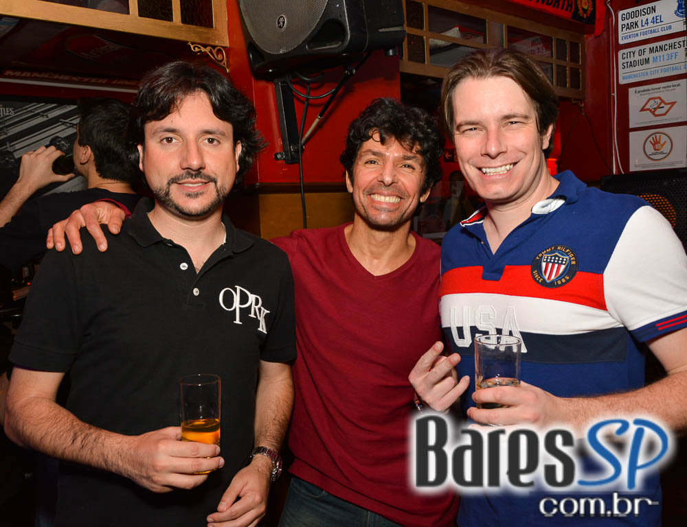 Banda Junkie Box e Sal Vincent animaram o sábado do Republic Pub Banda Junkie Box e Sal Vincent animaram o sábado do Republic Pub