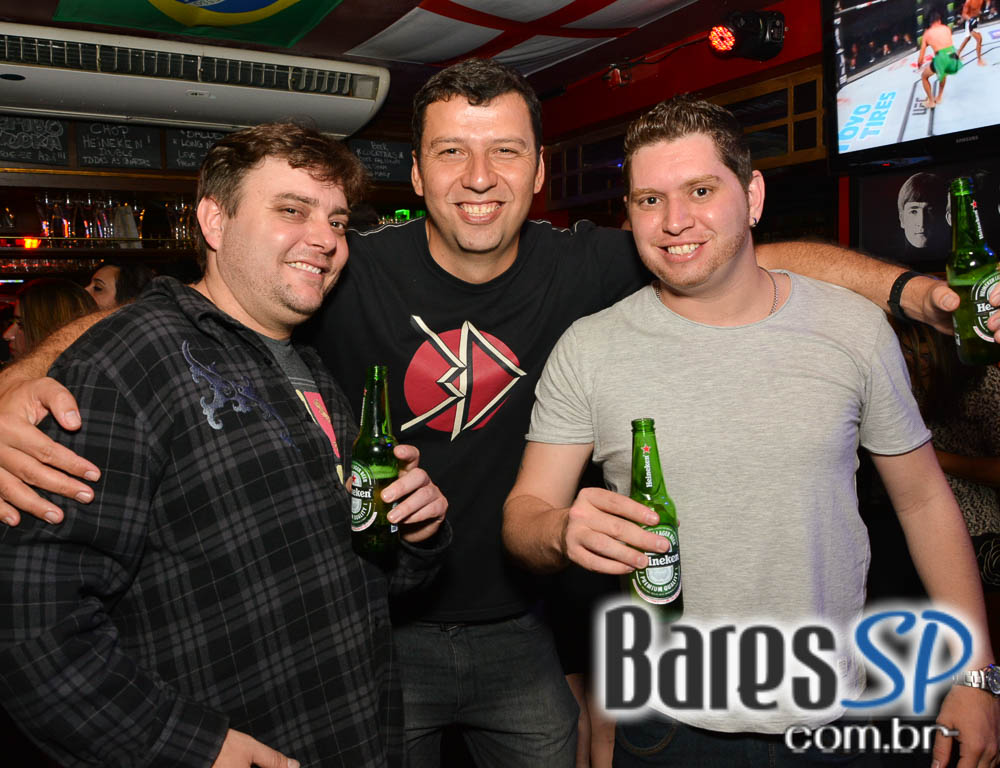 Banda Junkie Box e Sal Vincent animaram o sábado do Republic Pub Banda Junkie Box e Sal Vincent animaram o sábado do Republic Pub